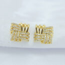 Brincos entrelaçado fios lisos e fio cravejado