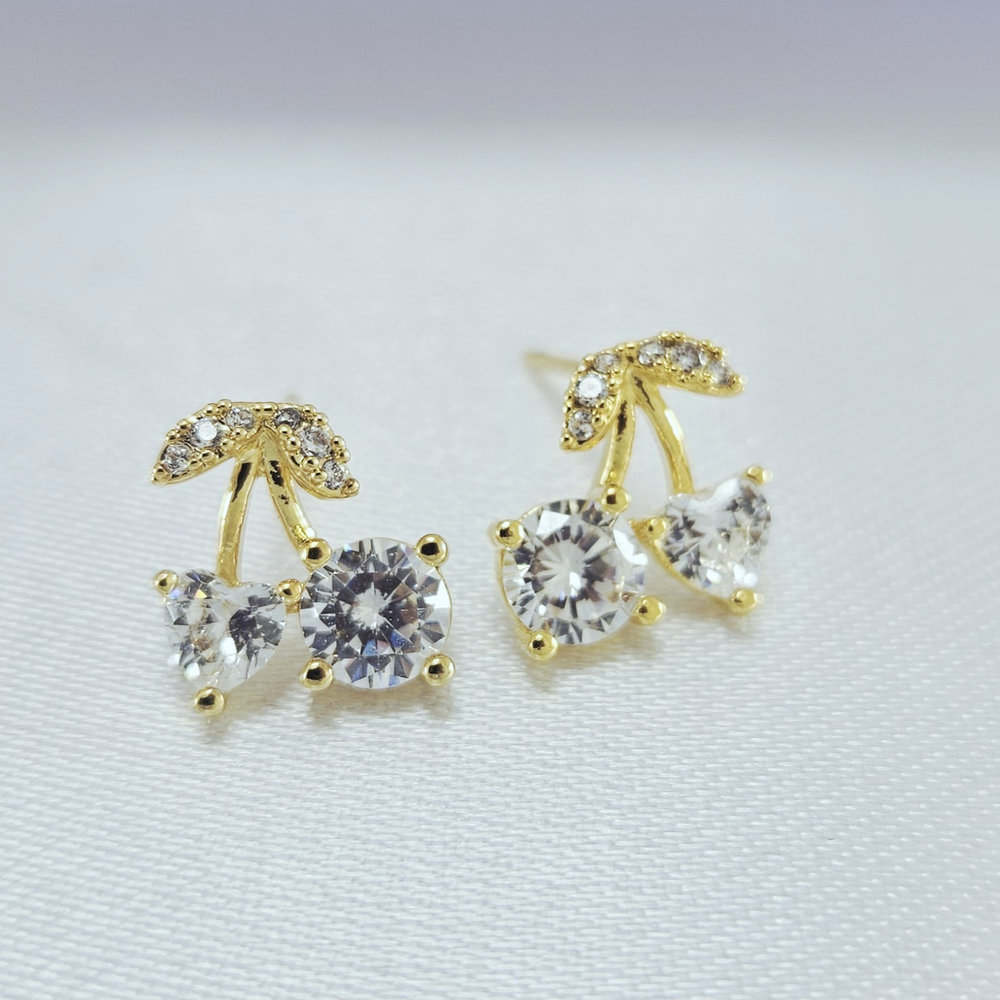 Brinco cereja com coração cristal cravejado - Imagem 2