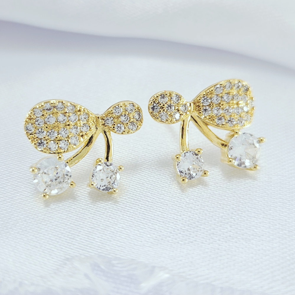 Brinco cereja com ponto de luz cravejado