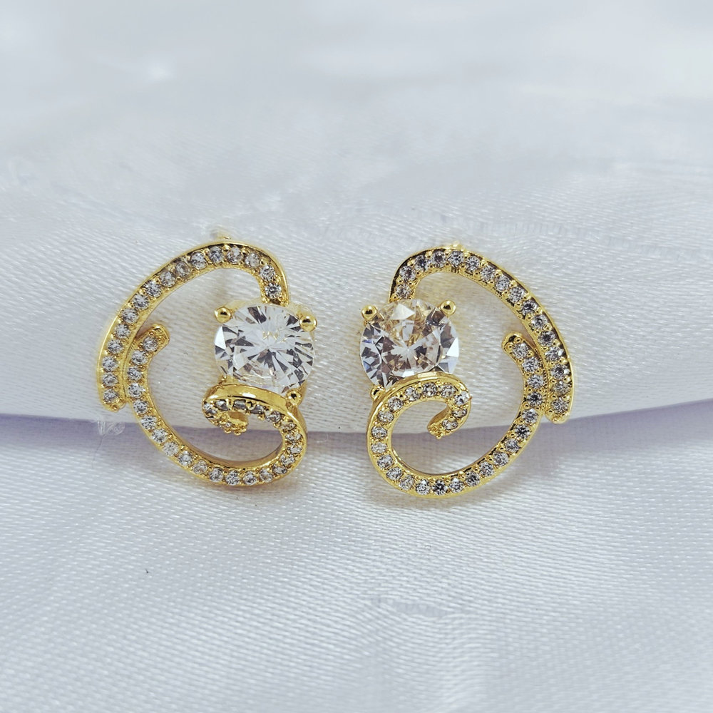 Brinco coração fio cravejado com ponto de luz - Imagem 2