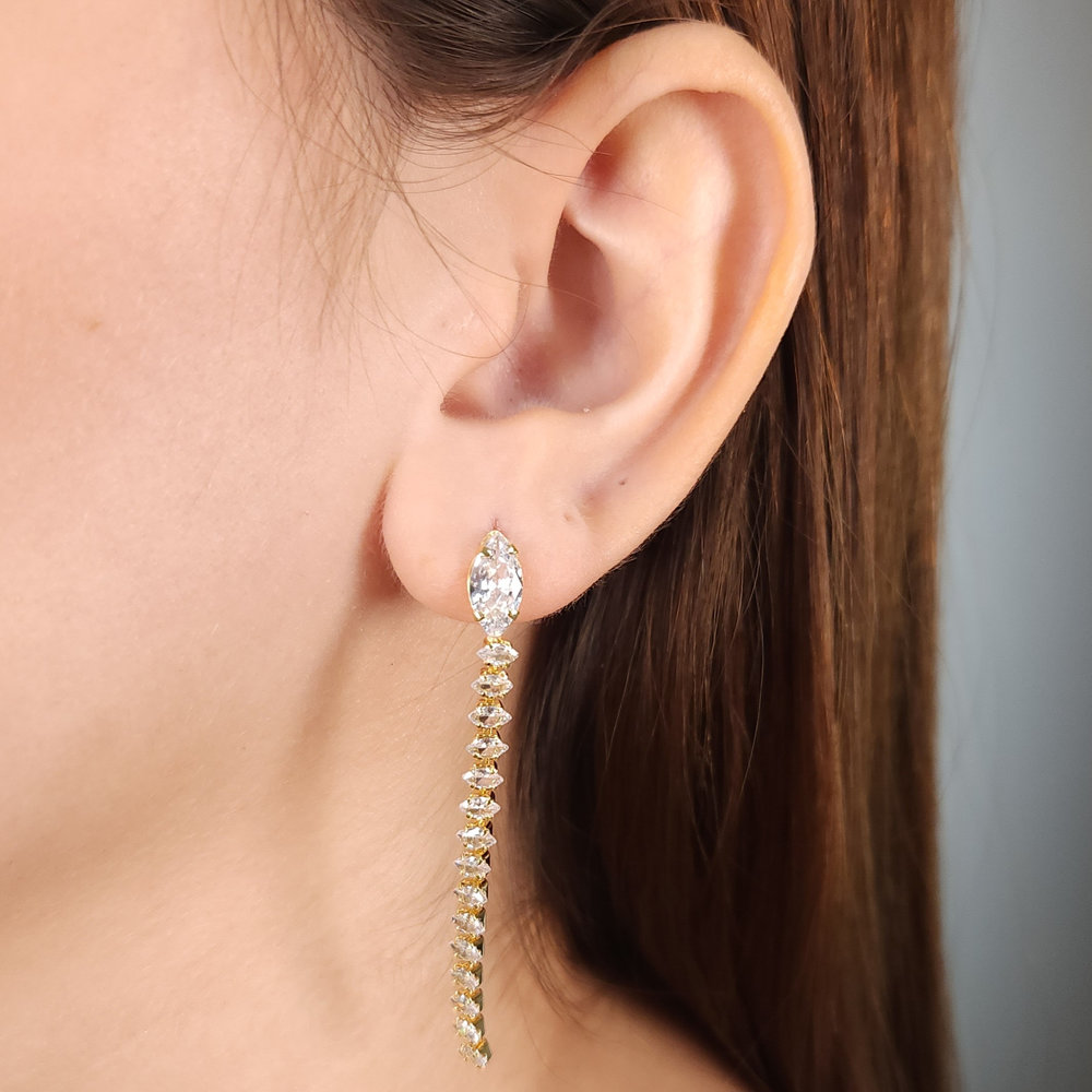 Brinco fio riviera base oval com pedras navete