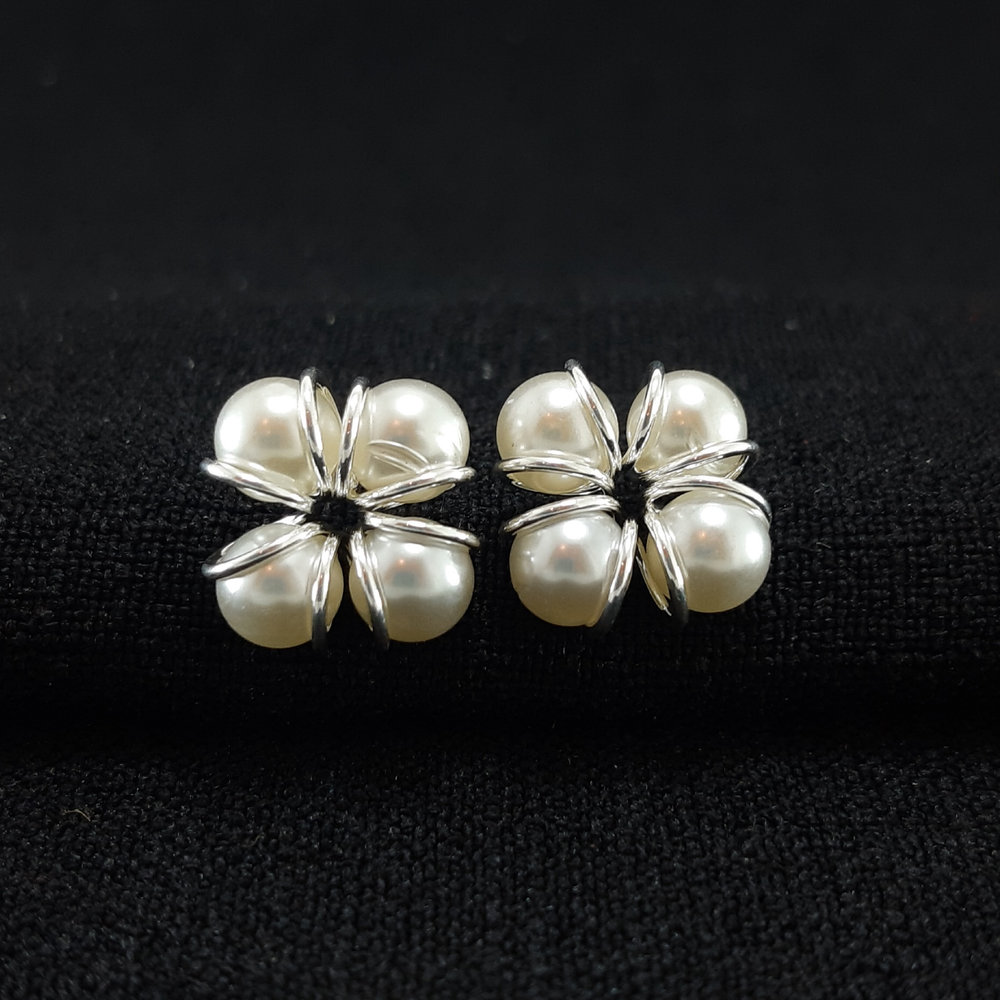 Brinco flor de pérola