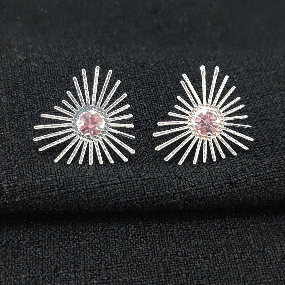 Brinco raios com formato de coração craquelado ponto de luz