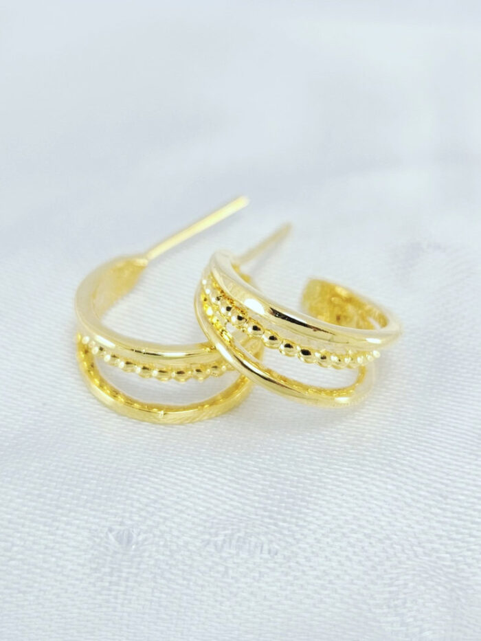 Brinco argola três fios detalhado