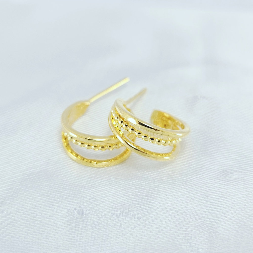 Brinco argola três fios detalhado