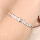 Bracelete ´V´ fio cravejado