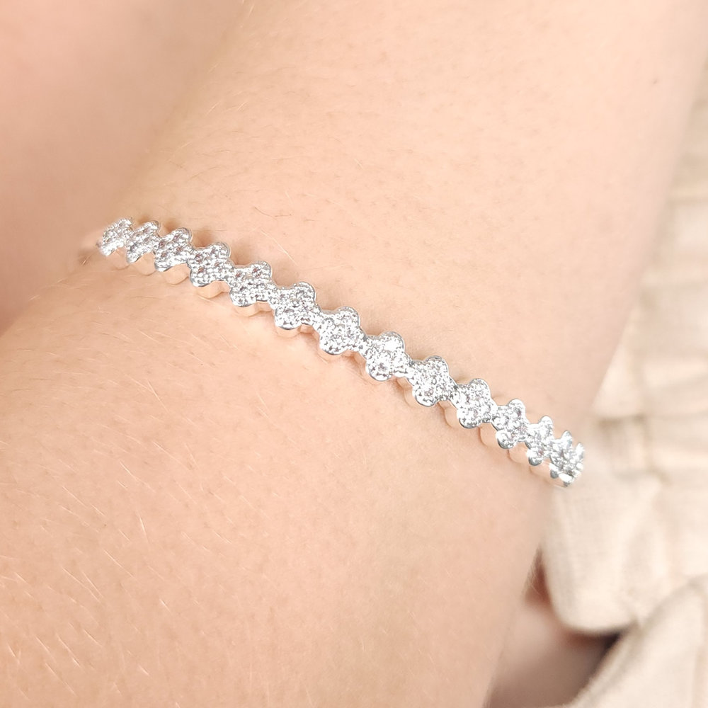 Bracelete com detalhe trevo cristal