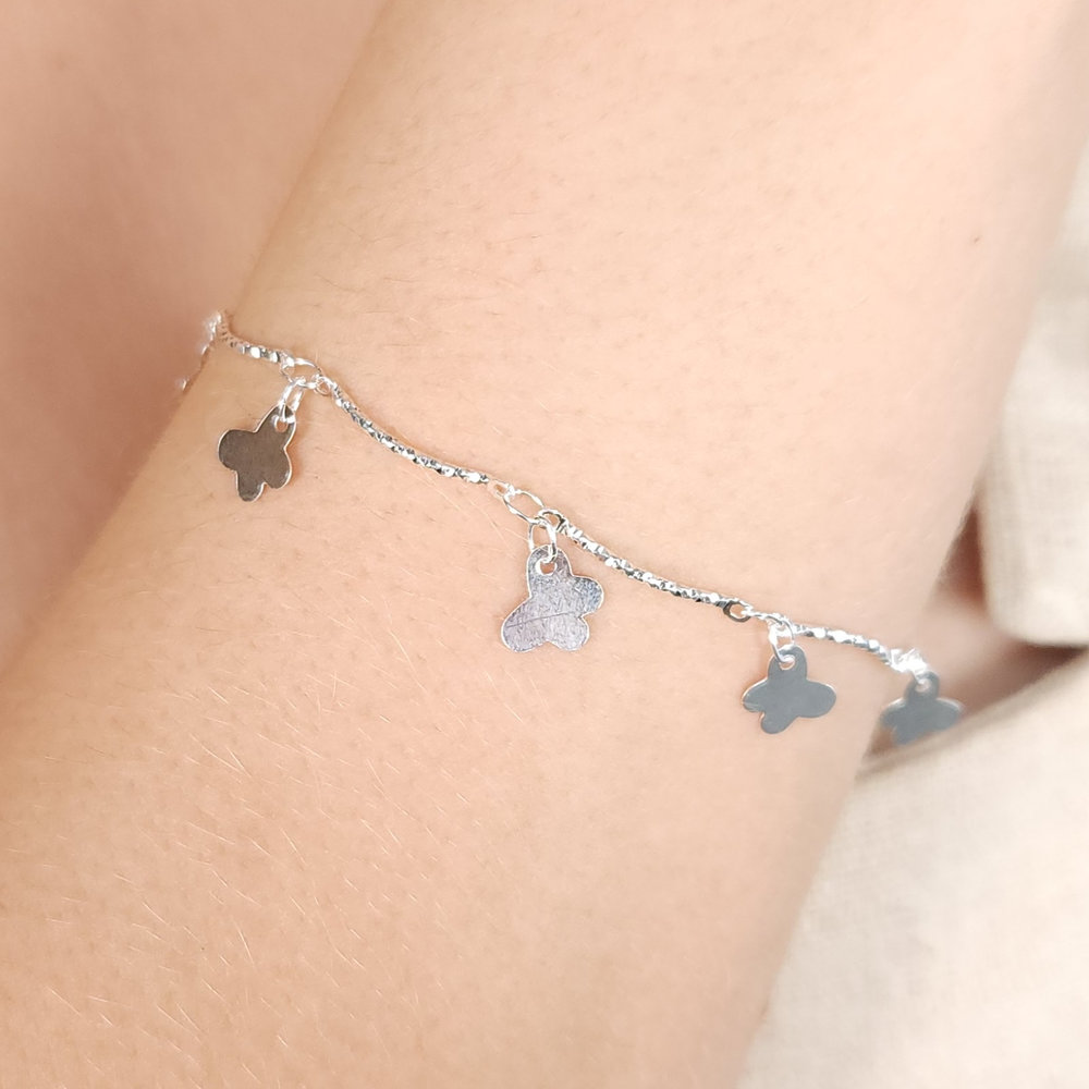 Pulseira elos caninho detalhado com borboletas lisas