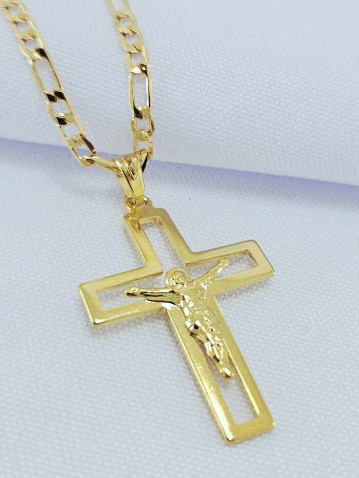 Cordão masculino pingente cruz vazada com Jesus Cristo
