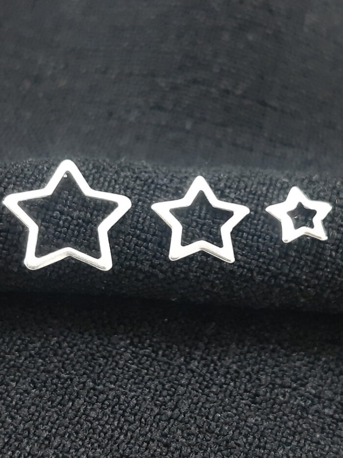 Brinco trio de estrelas vazado liso