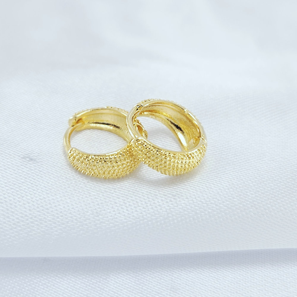 Brinco argola detalhada