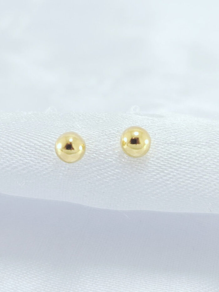 Brinco bolinha dourado