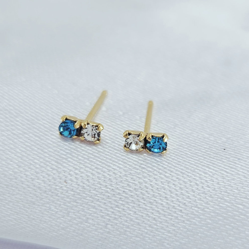 Brinco antialérgico pedrinha dupla IVOPITA