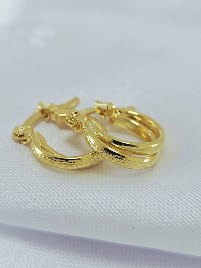 Argola fio duplo liso e detalhado