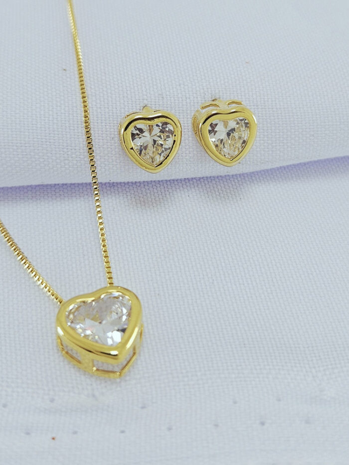 Conjunto pedra cristal formato coração