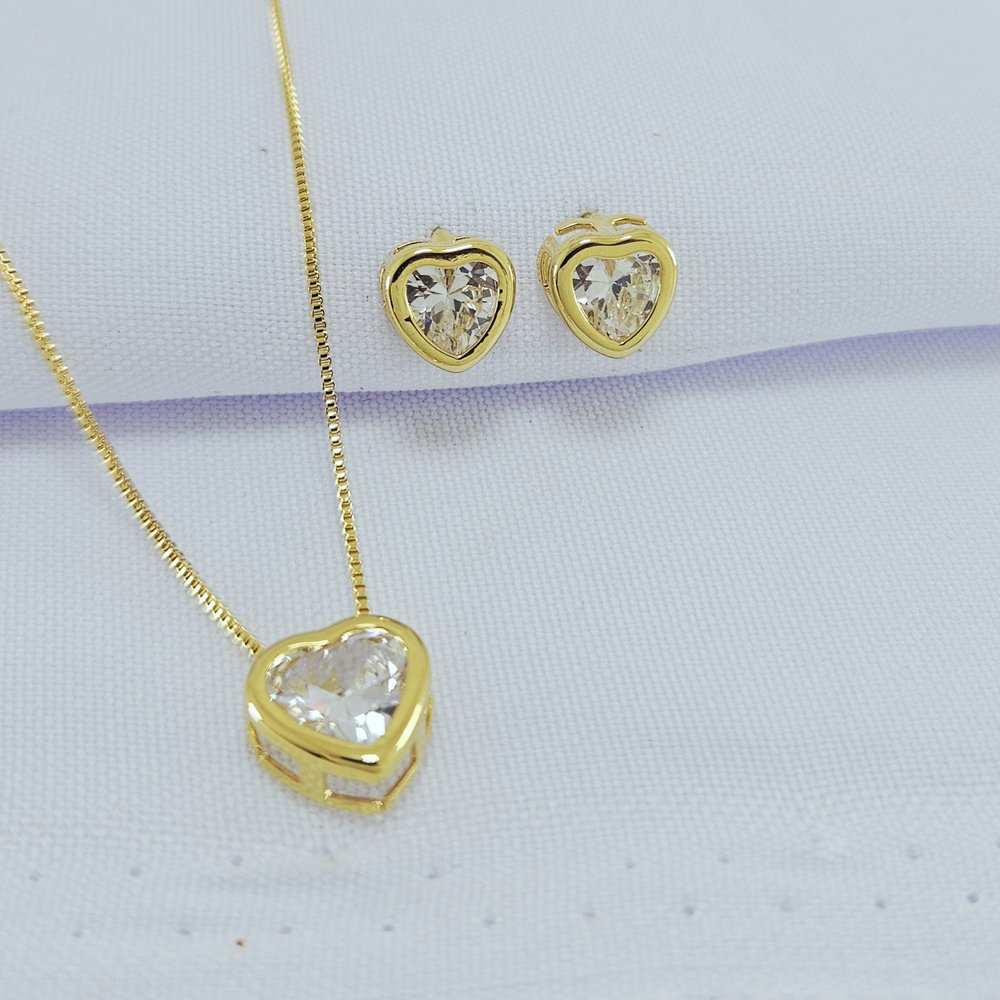 Conjunto pedra cristal formato coração