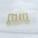 Brinco três fios cravejado com pedra cristal