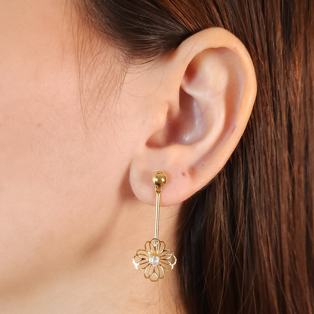 Brinco base redondo com caninho e flor