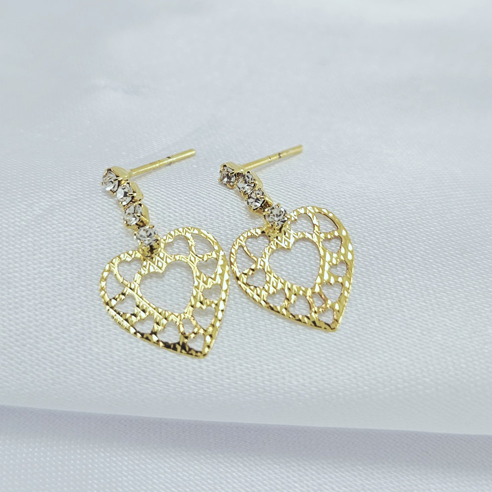 Brinco base fio riviera com coração vazado