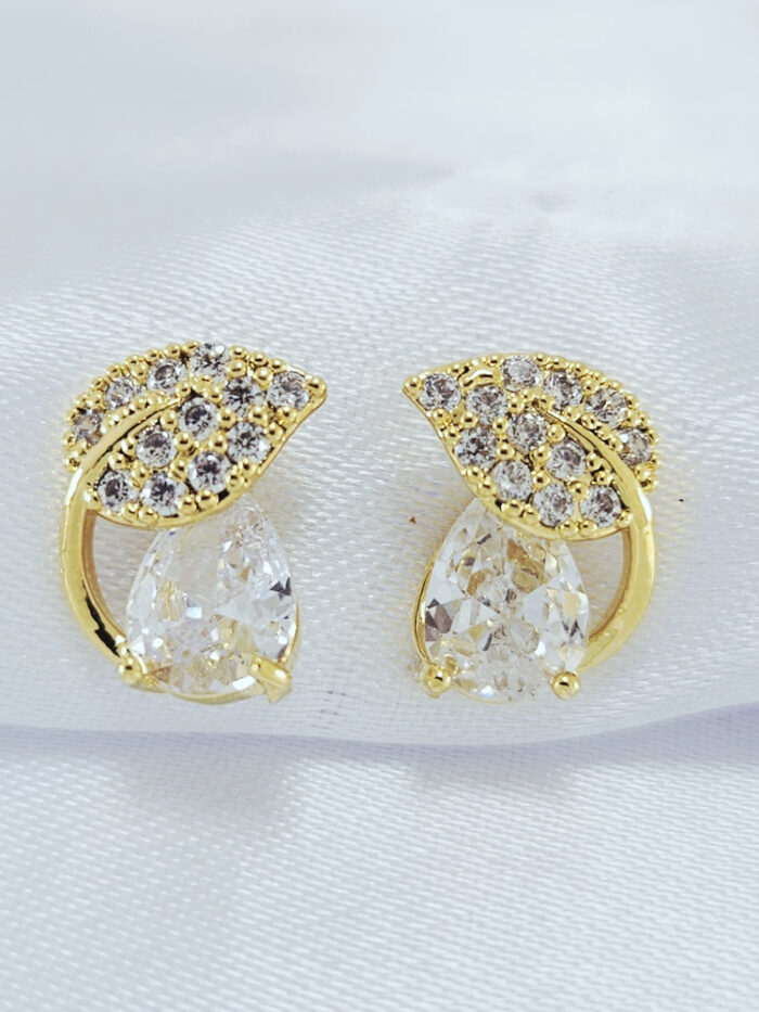 Brinco desing folha cravejado e gota