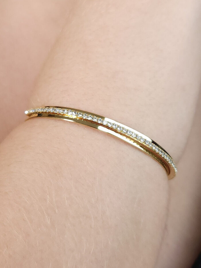 Bracelete fios lisos vazado com riviera