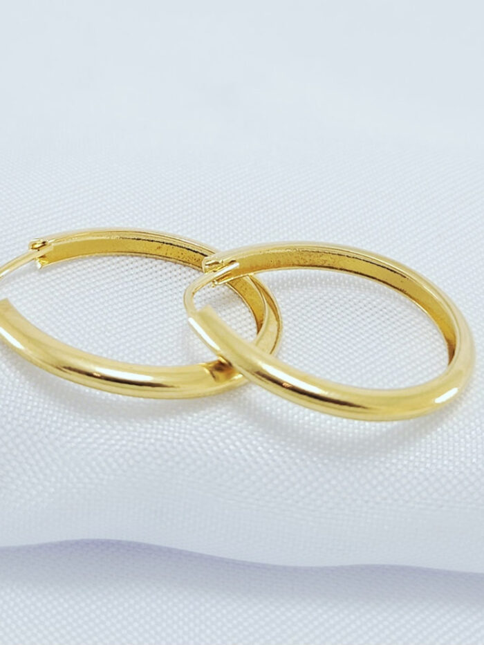 Brinco argola oval dourada