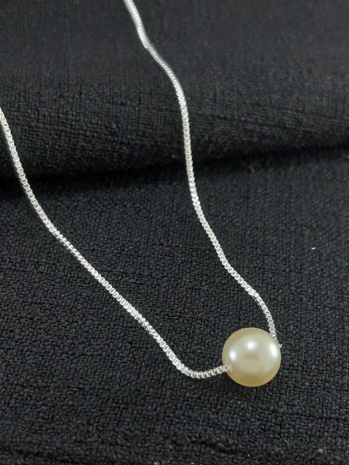 Gargantilha com pingente pérola