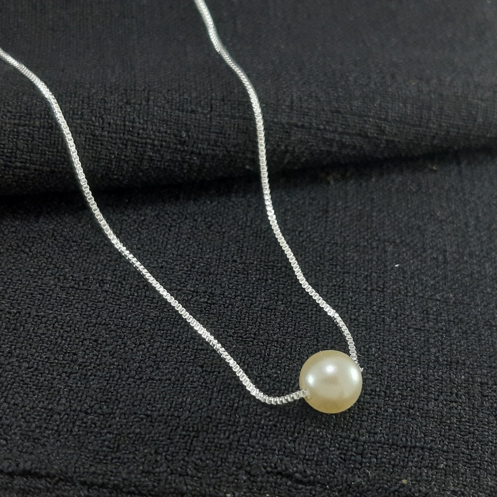 Gargantilha com pingente pérola