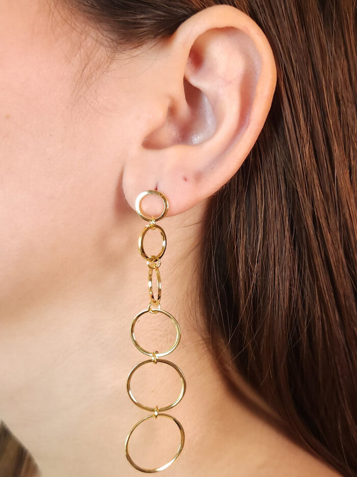 Brinco círculos vazado dourado