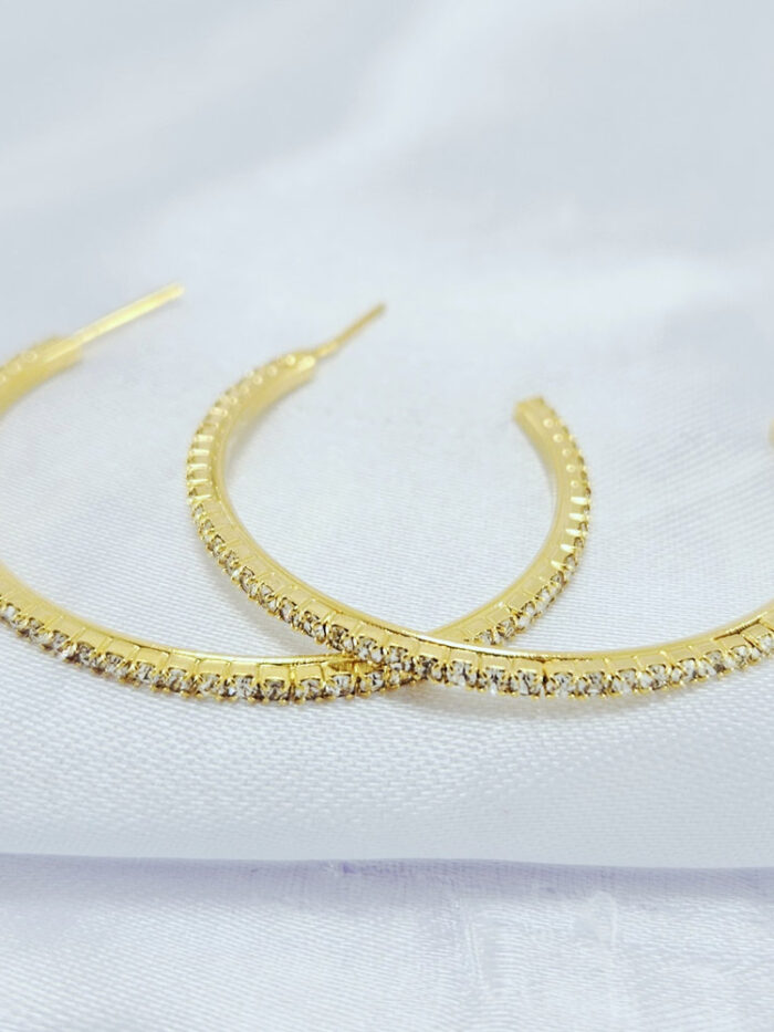 Argola fio cravejado