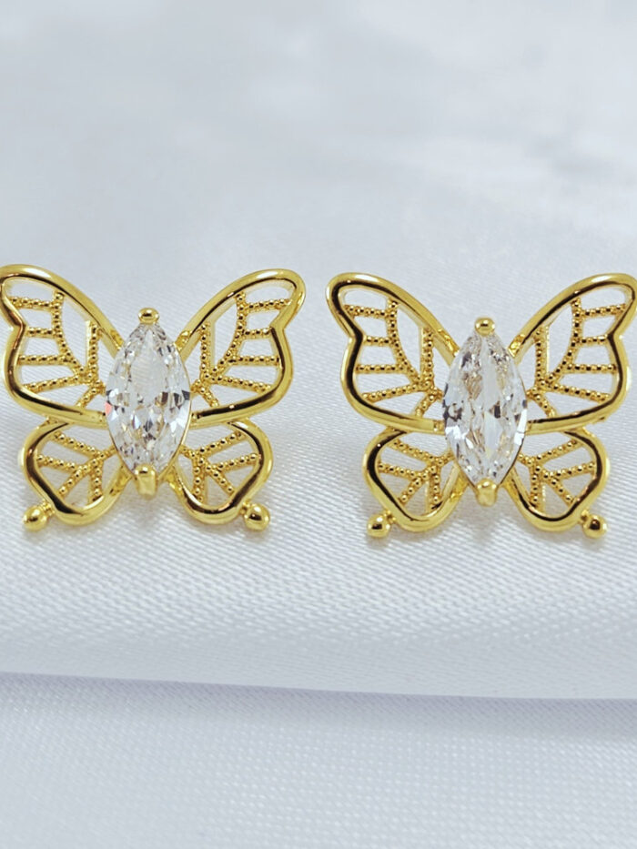 Brinco borboleta vazada com pedra cristal