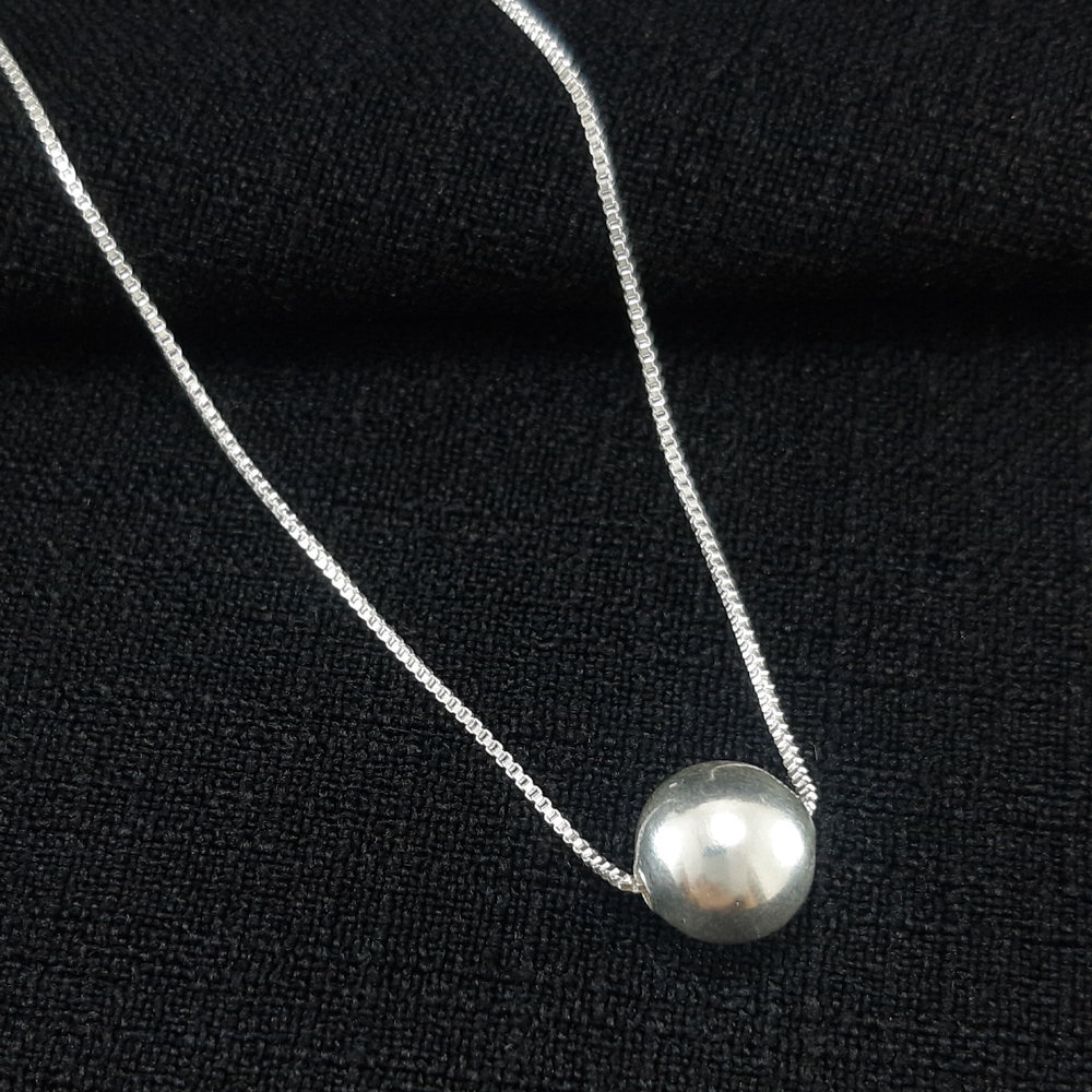 Gargantilha esfera prateada