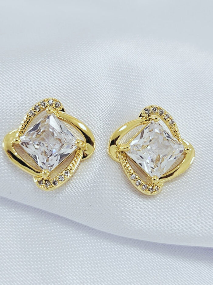 Brinco cristal quadrado com borda lisa e cravejada