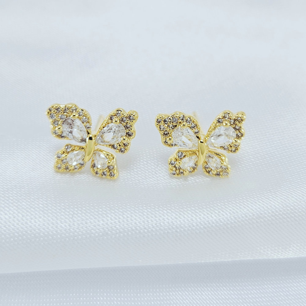 Brinco borboleta com cristais cravejado