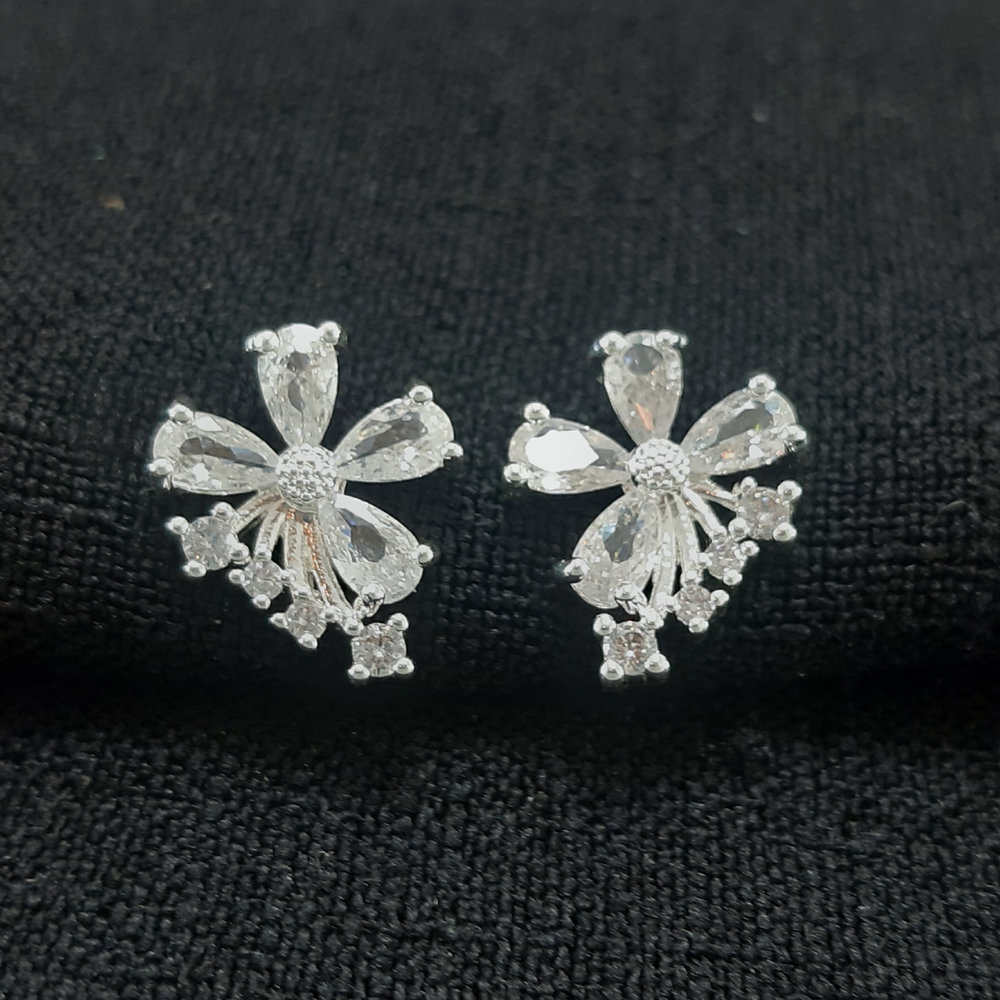 Brinco flor detalhe pedra cristal