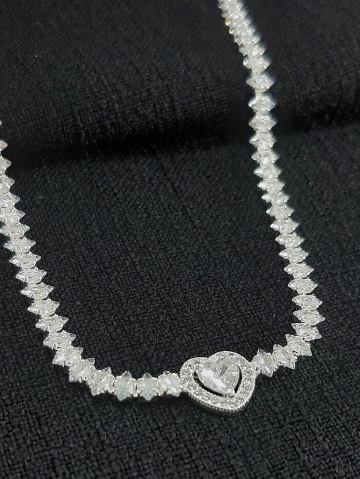 Gargantilha chocker pedras navete