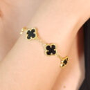 Pulseira trevo detalhado