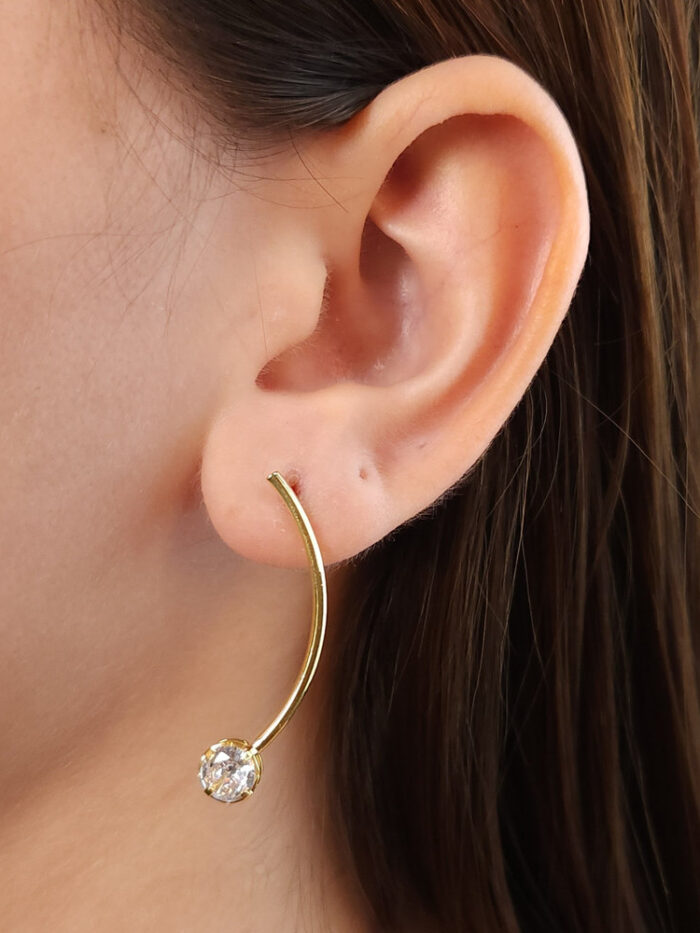 Brinco base lisa com ponto de luz