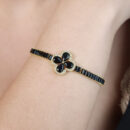 Pulseira trevo com pedras baguete pretas