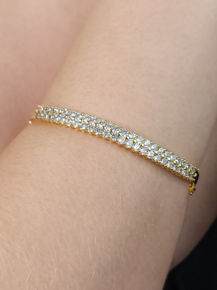 Bracelete cravejado cristal detalhado