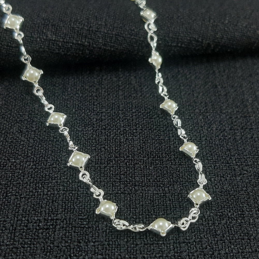 Gargantilha chocker estilo losango com pérola