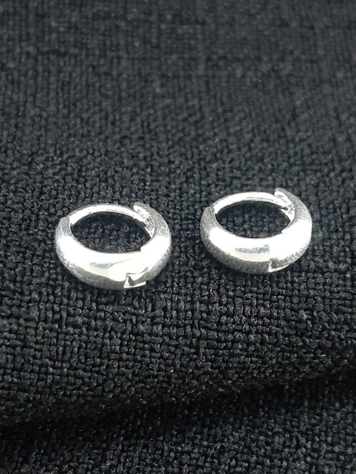 Brinco argola lisa para cartilagem