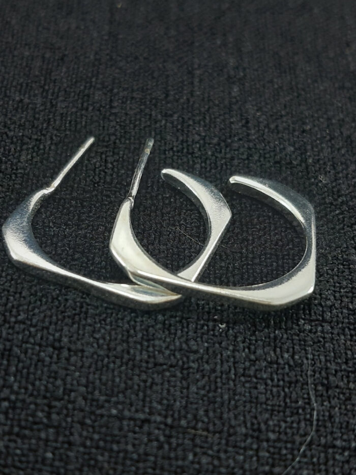 Brinco argola quadrada liso