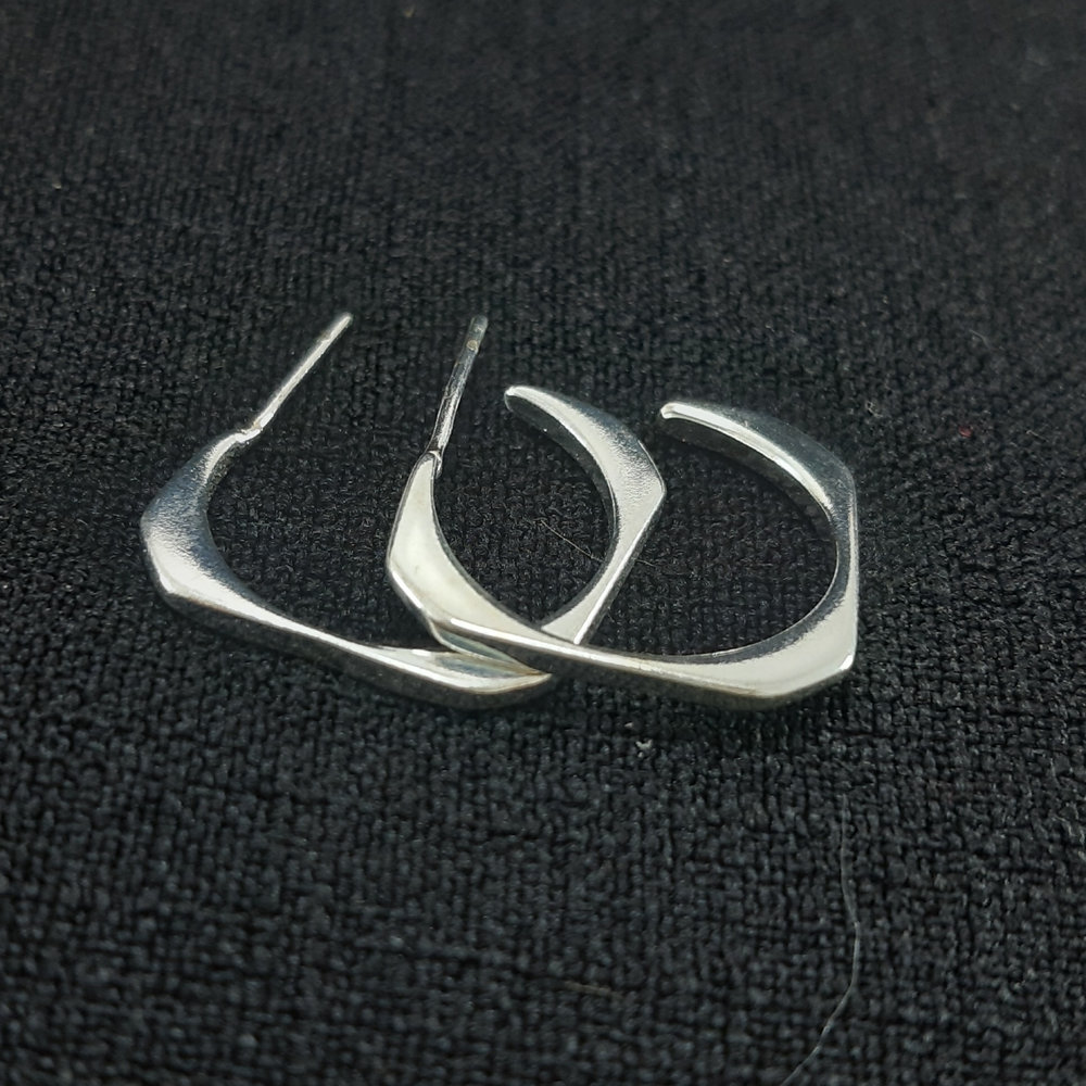 Brinco argola quadrada liso