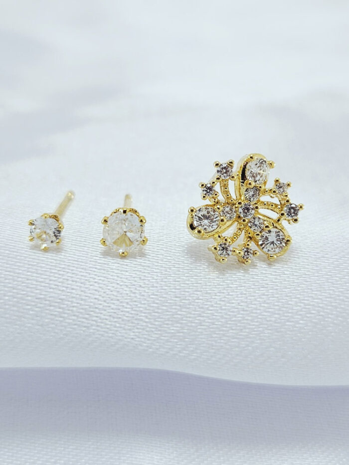 Trio de brincos pontos de luz e flor cristal