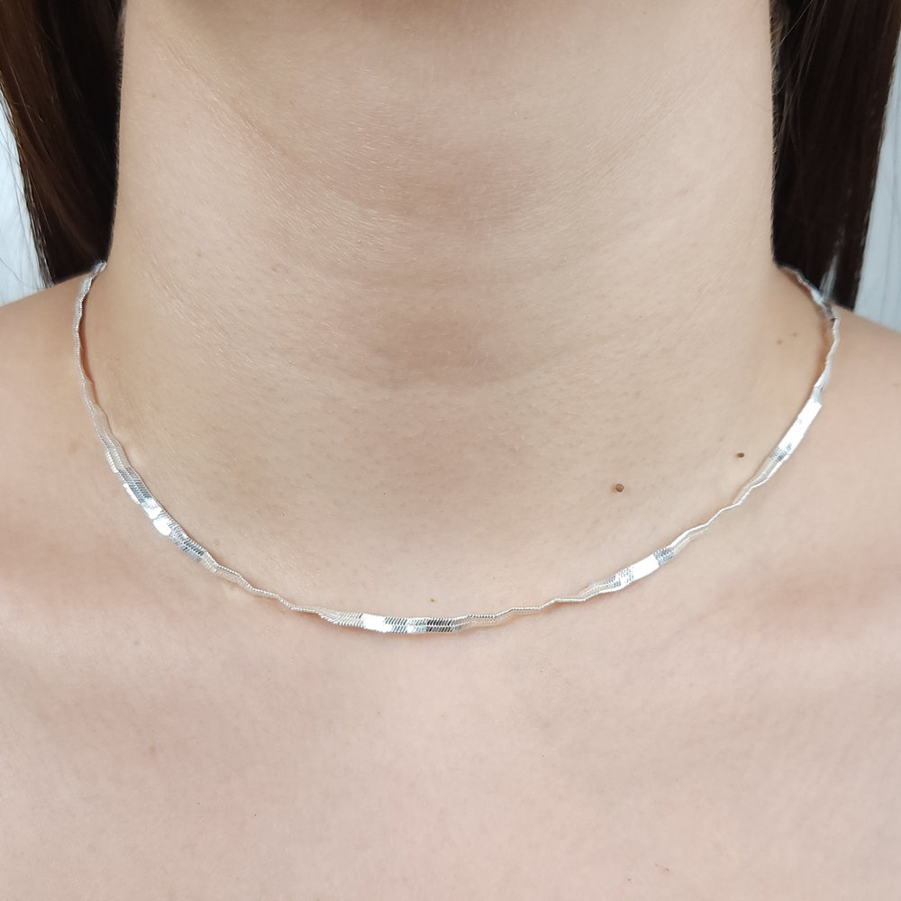 Gargantilha choker laminado ondulada