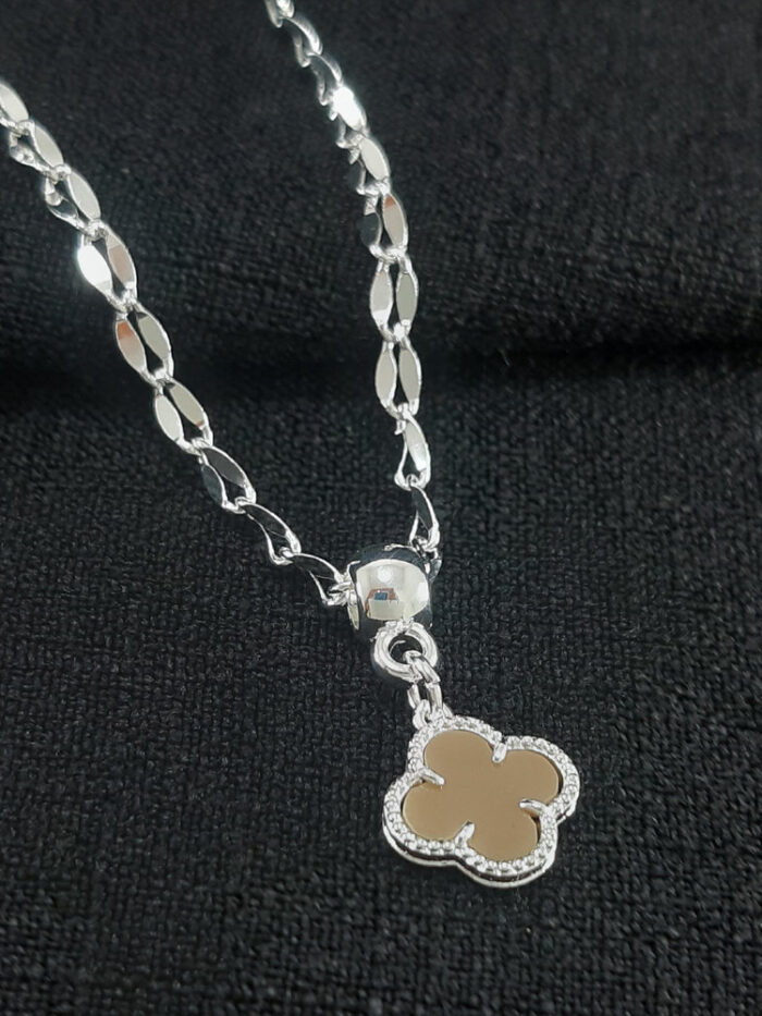 Gargantilha choker elos torcido com trevo