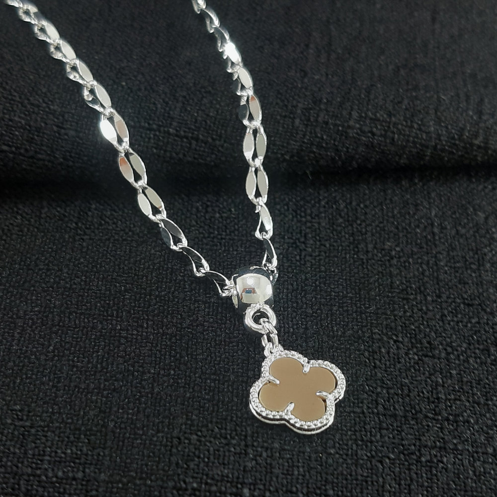 Gargantilha choker elos torcido com trevo