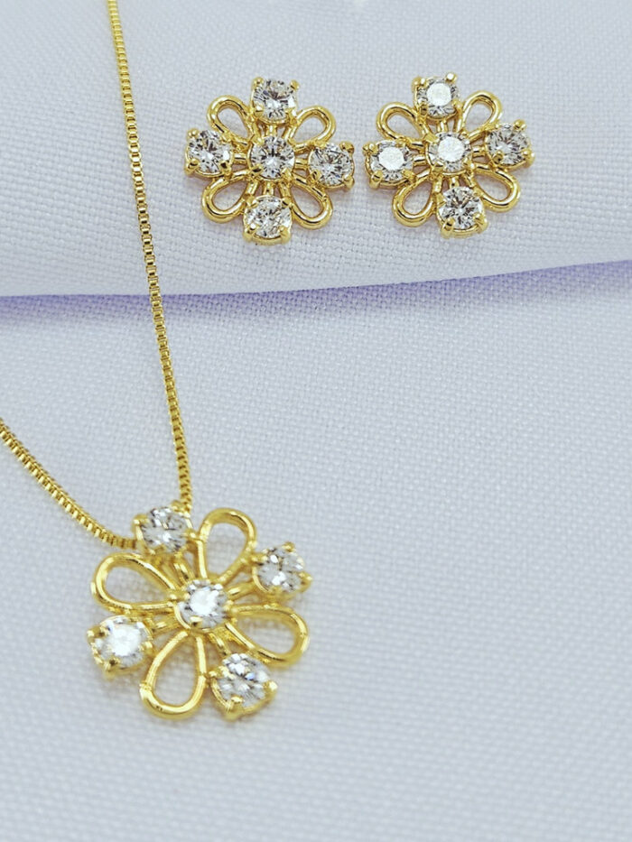 Conjunto flor vazado com cristais