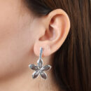 Brinco base prateada com flor pêndulo